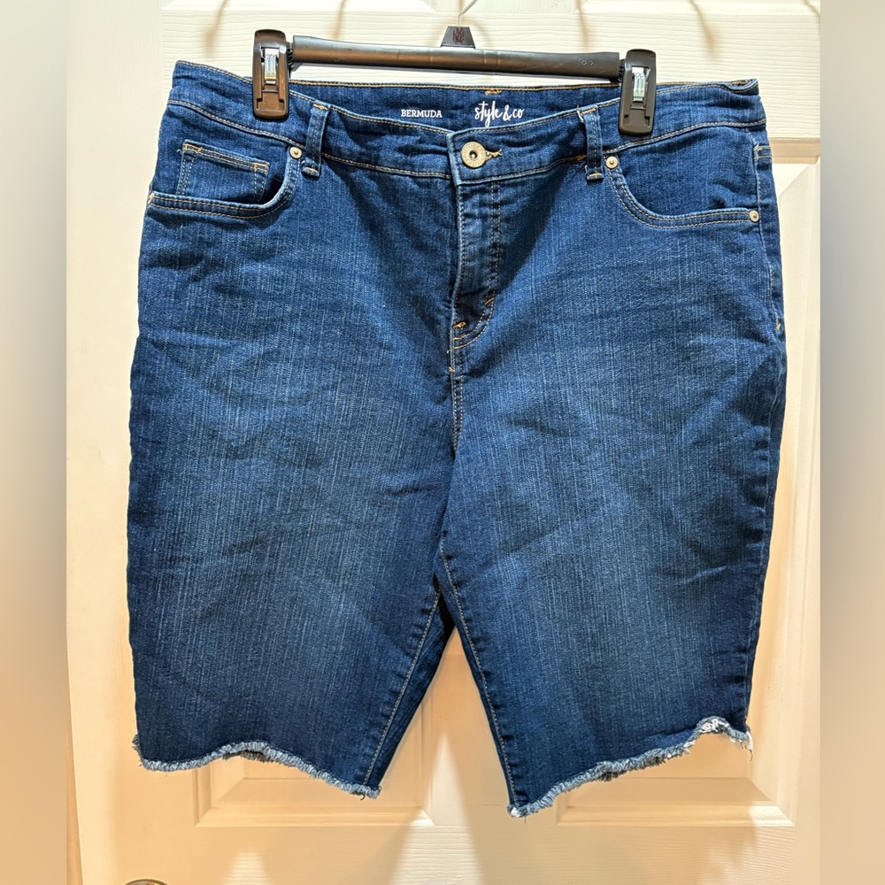 Plus size women 16p denim Bermuda shorts